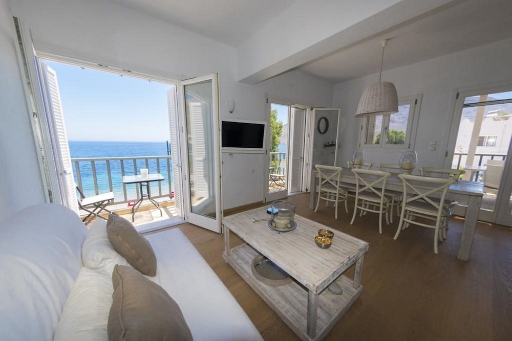 Deluxe Apartment, Beach View photo 2
