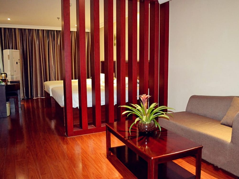 Superior Room, 1 King Bed photo 1