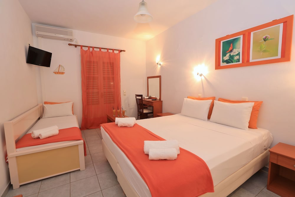 Habitación Triple, con vista al jardín