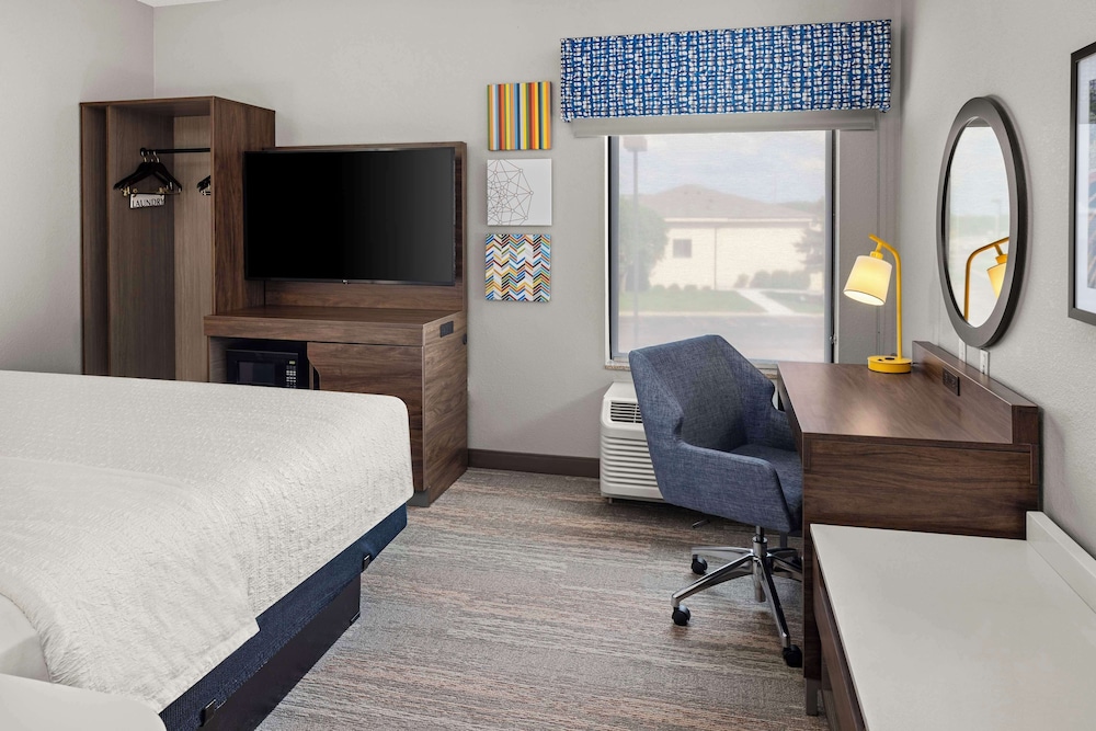 Room, 1 King Bed, Accessible (Hearing) - Photo 5