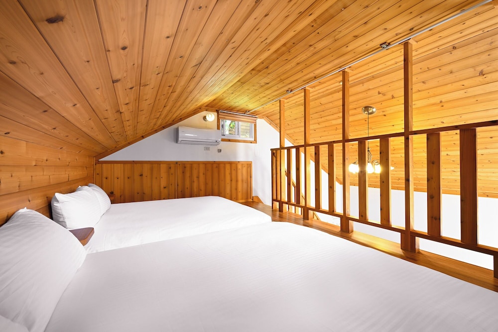 Yellow Family Mountain View Room photo 3