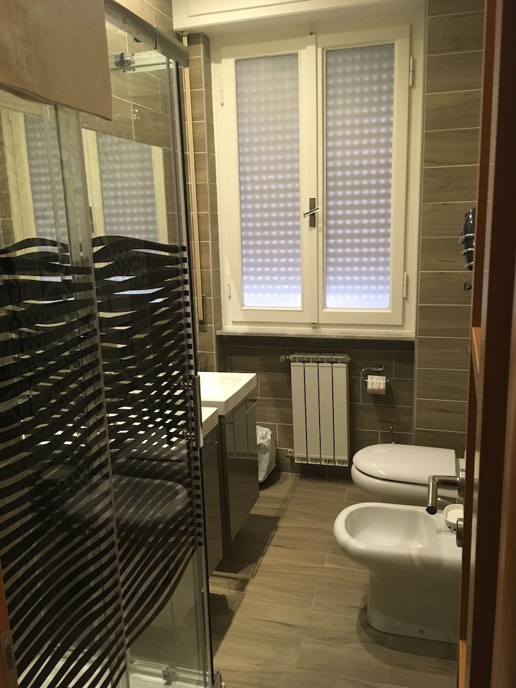 Classic Twin Room - Photo 10