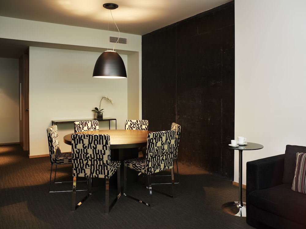 Signature Suite, 1 Bedroom - Photo 4