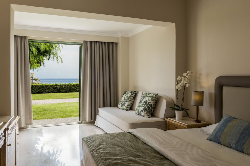 Bungalow, Sea View (Front Row) - Photo 2