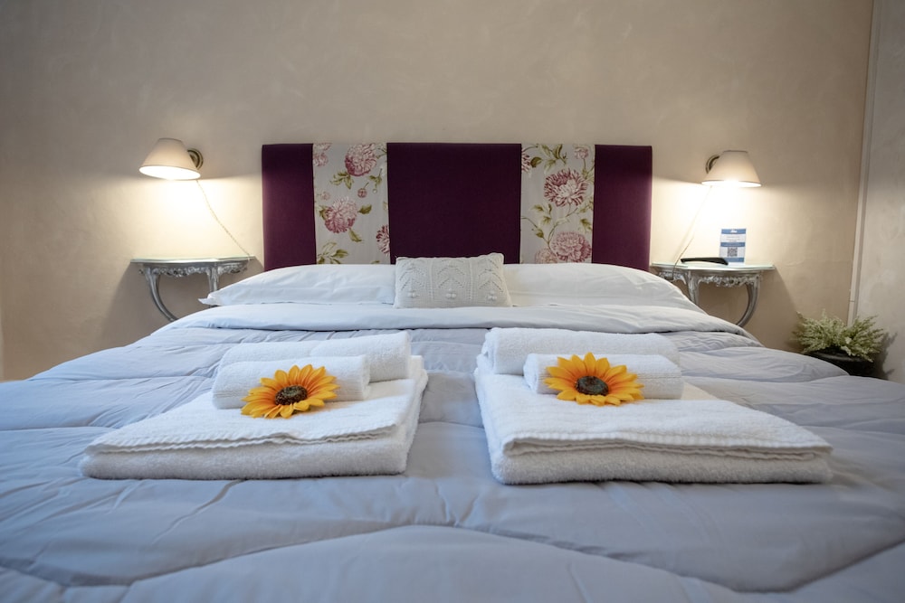 Standard Double Room - Photo 2