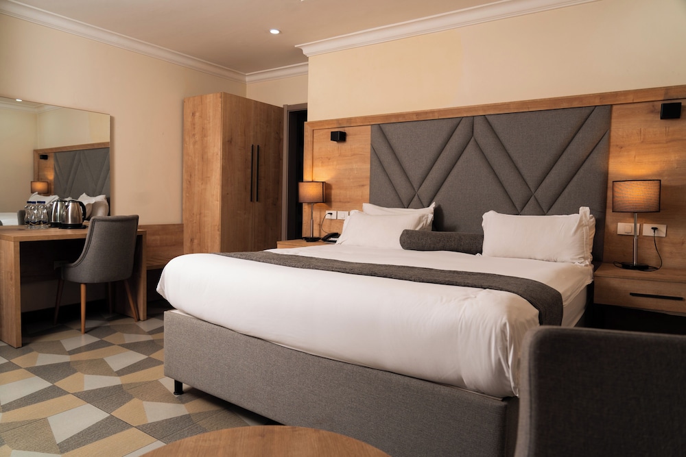 Studio Suite, City View