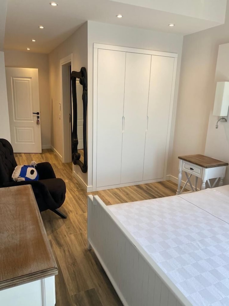 Deluxe Double Room - Photo 9