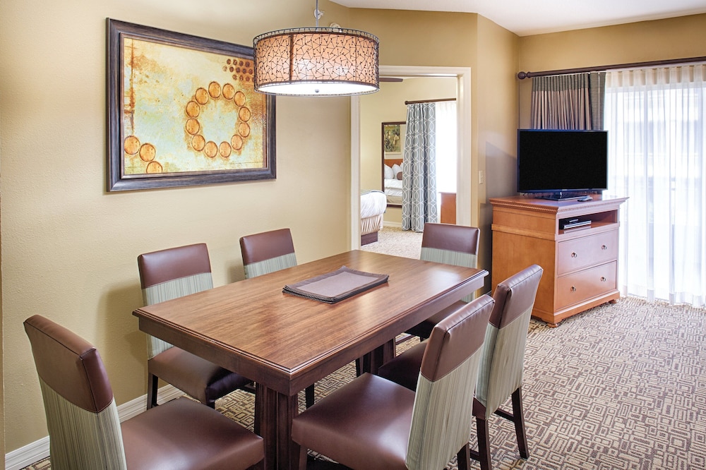 Deluxe Condo, 1 Bedroom - Photo 4