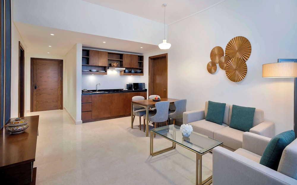 Suite, 2 Bedrooms - Photo 4