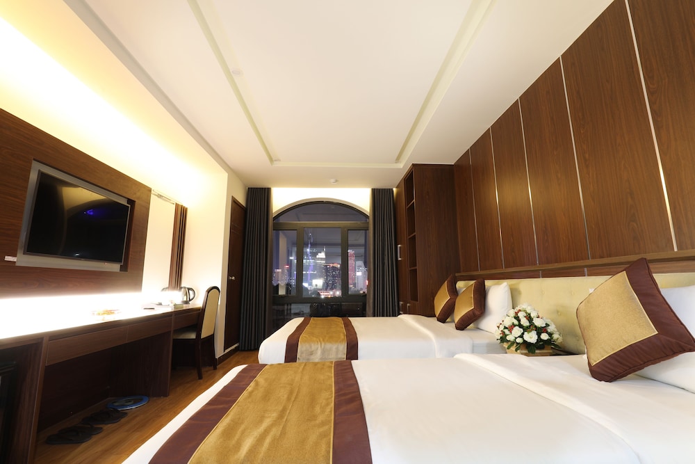 Family Room, 2 Queen Beds photo 2