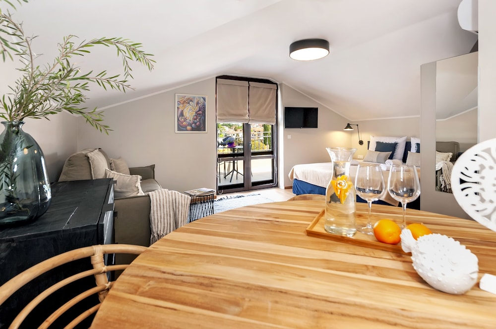 Deluxe Studio, Balcony - Photo 6