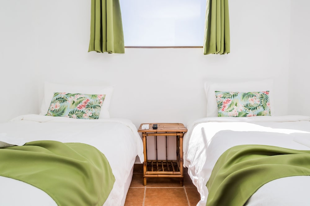 Basic Room, Multiple Beds (Twinn) photo 2