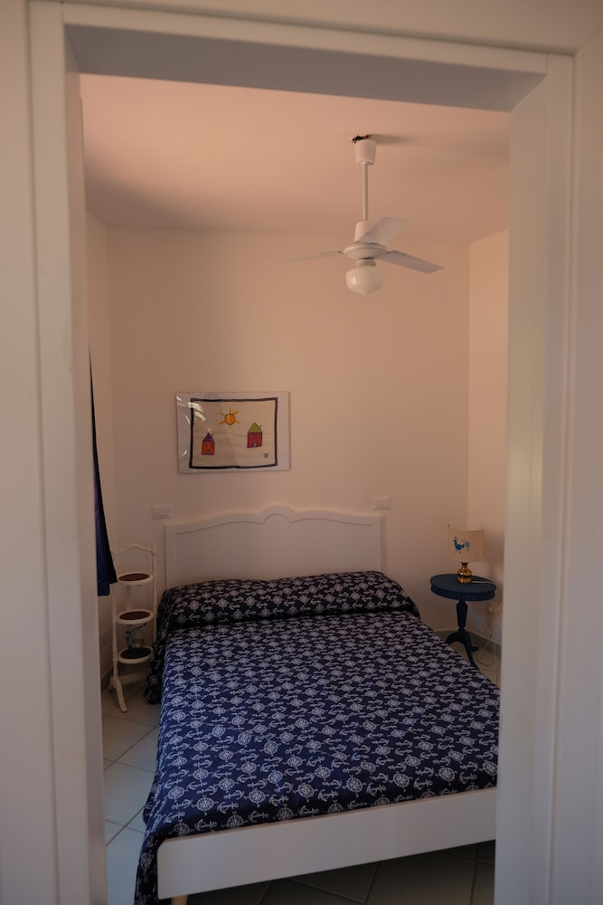 Basic Apartment, Kitchen, Partial Sea View photo 2