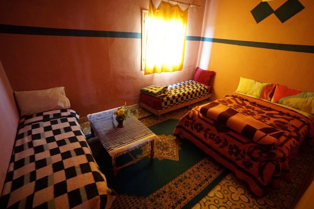 Traditional Room, Multiple Beds, Shared Bathroom, City View photo 3