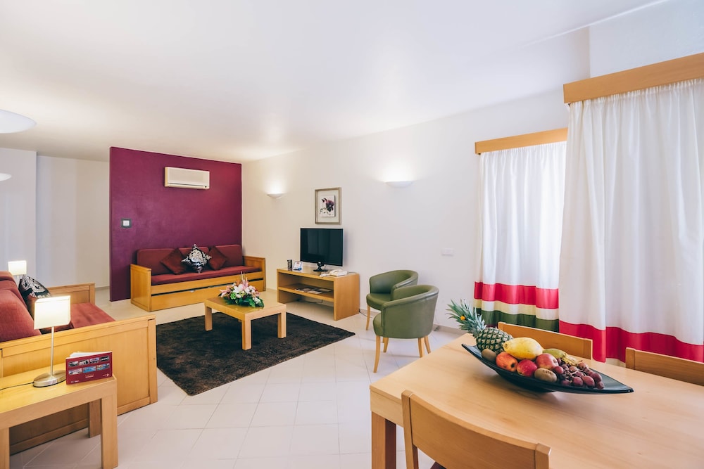 One Bedroom Junior Club (2 adults + 2 children) - Photo 2