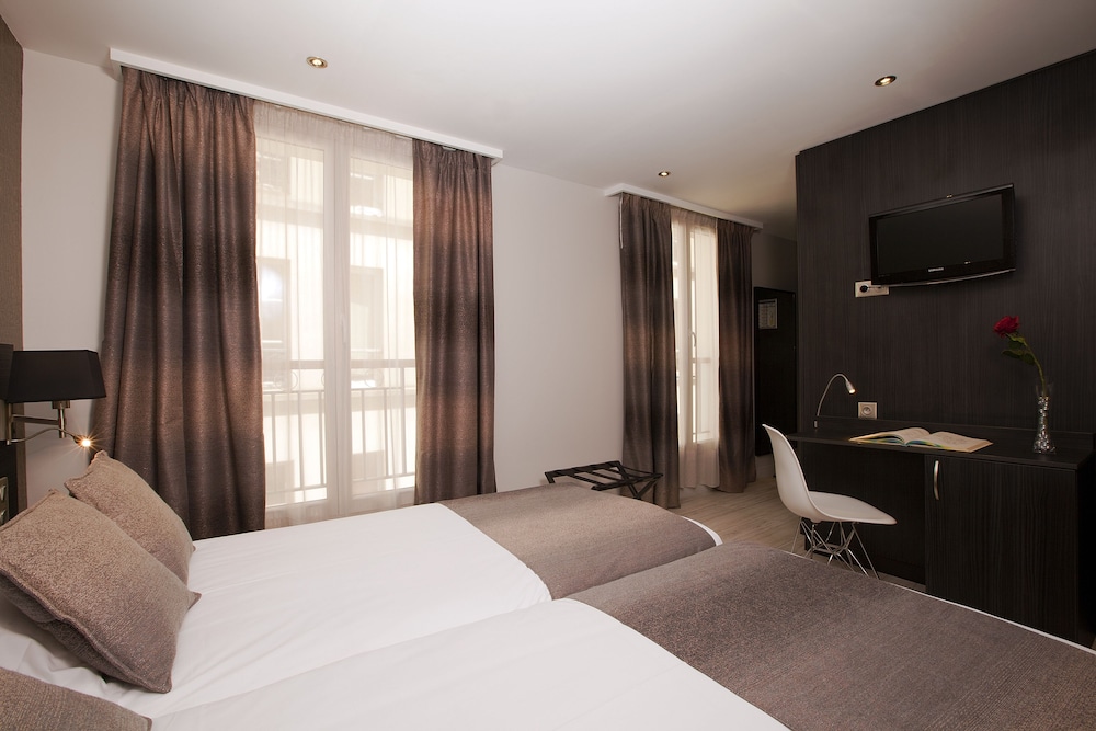 Superior Room with Double or Twin Beds thumbnail 5