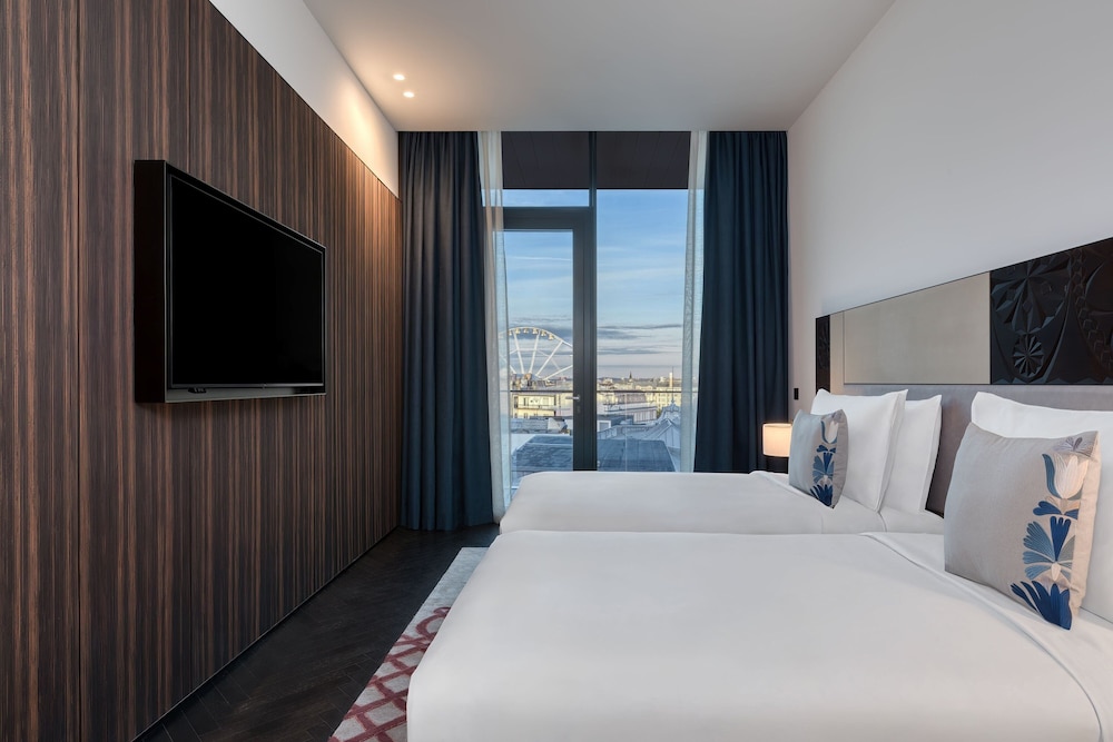Suite, 1 Bedroom, Balcony photo 2