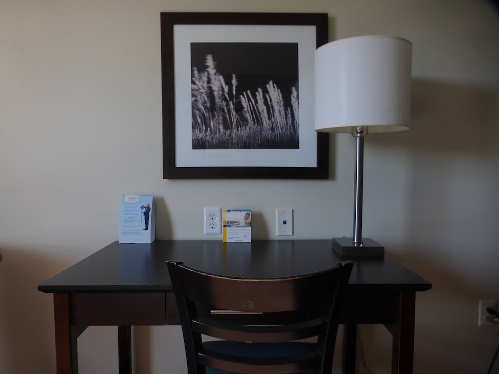 Suite, 1 King Bed, Jetted Tub - Photo 2
