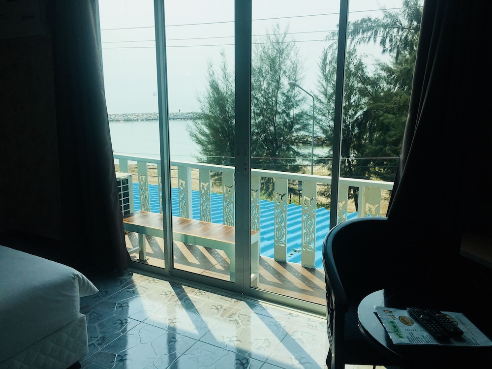 Standard Seaview photo 3