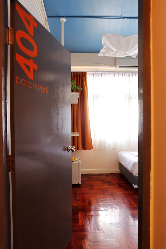 Economy Twin Beds With Private External Bathroom photo 2