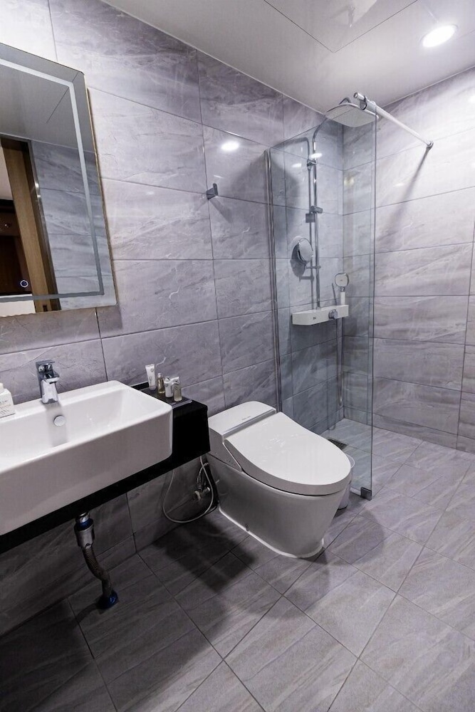 Ashton Suite - Photo 2