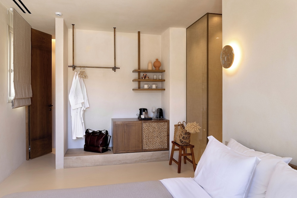 Superior Sea View Room with Outdoor Jacuzzi - Photo 6