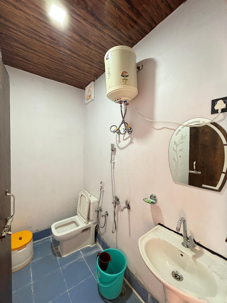 Economy Room, Multiple Beds, Non Smoking, River View photo 2