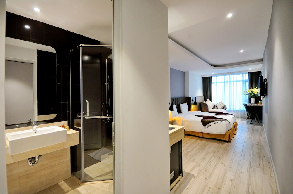 Deluxe Room, Sea View - Photo 18
