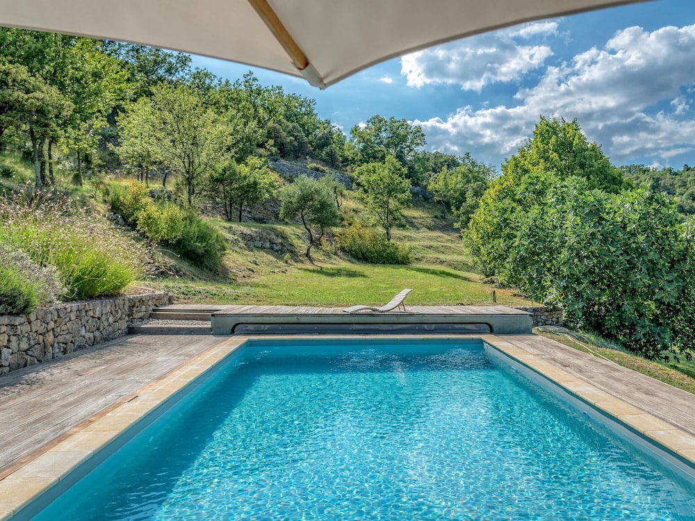 Villa photo 1