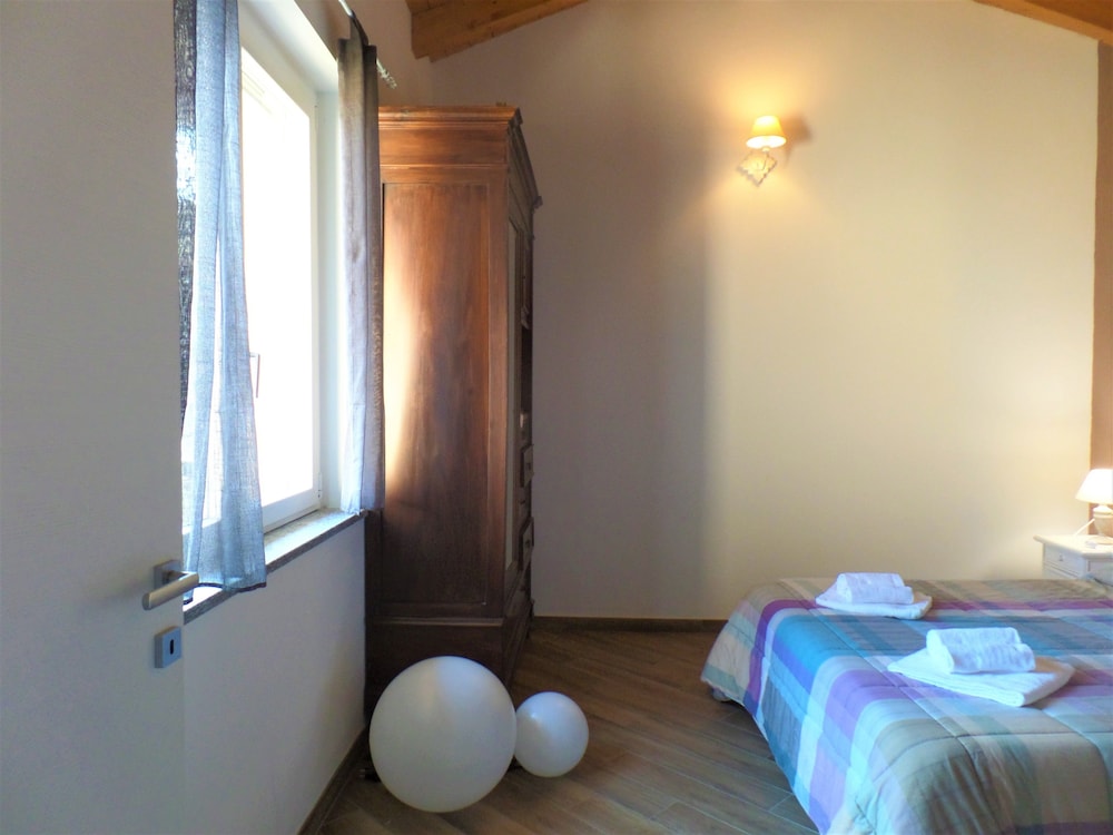 House, 1 Bedroom photo 2