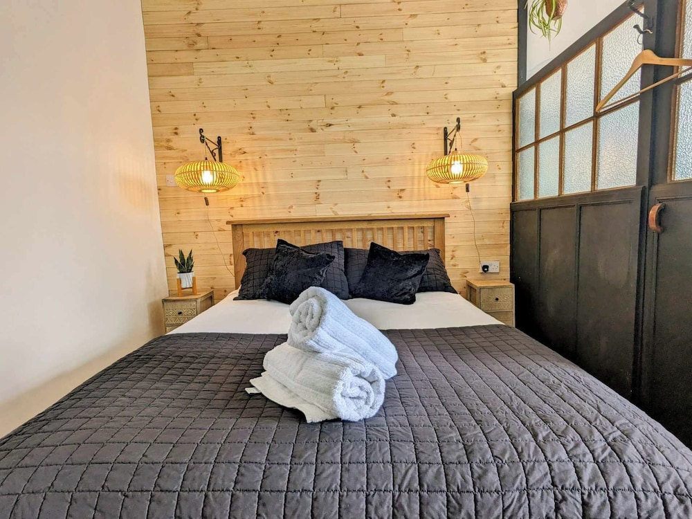 Comfort Studio, 1 Queen Bed, Hill View, Ground Floor