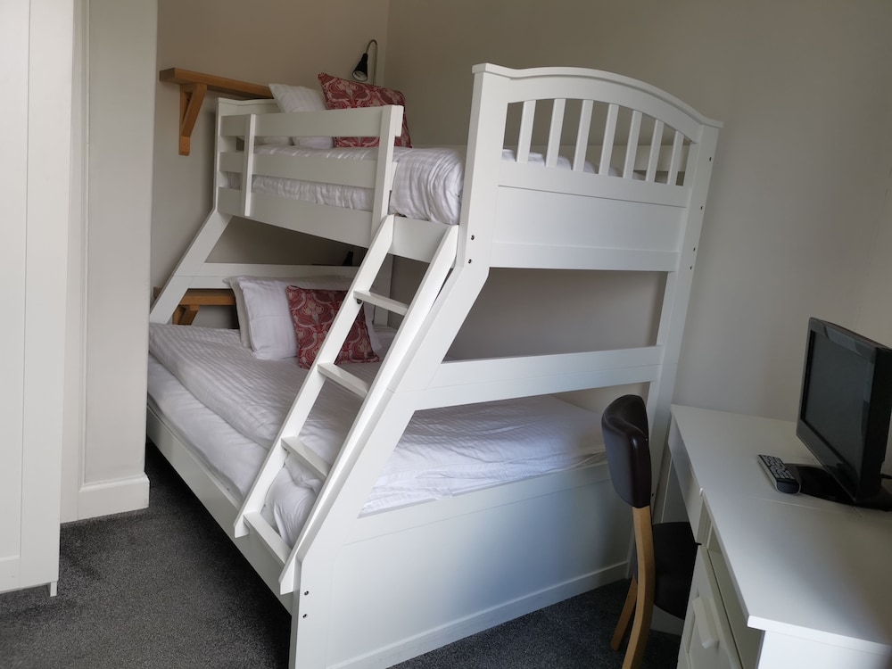 Suite, Ensuite photo 3