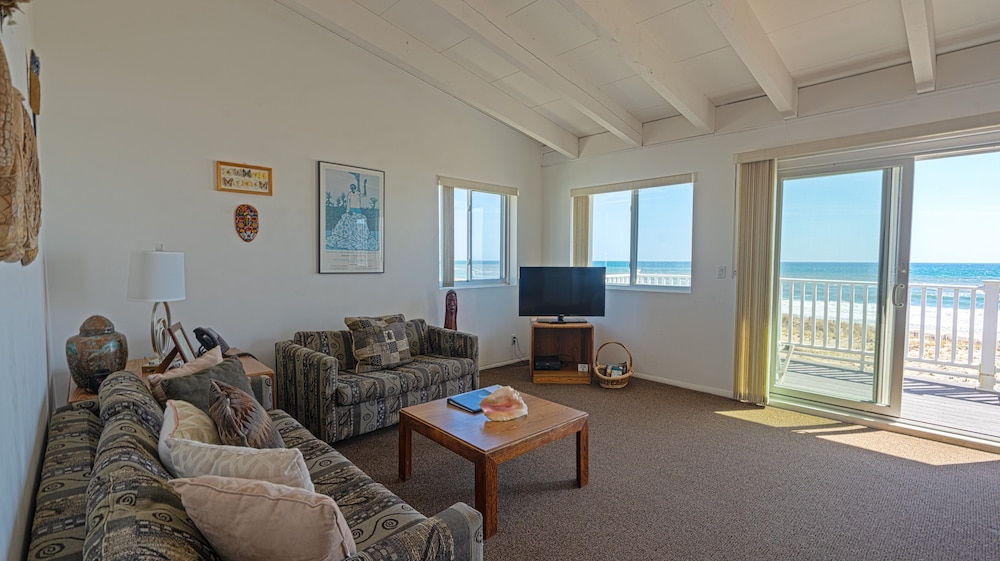 Upper 1 Bedroom Ocean View (SR) photo 2