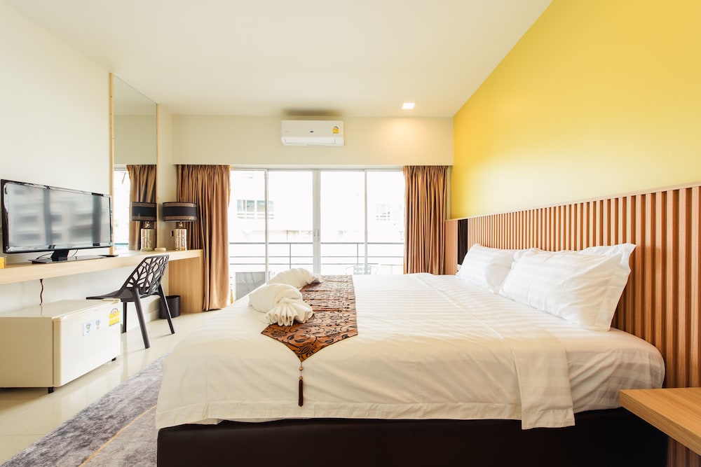 Deluxe Room, Balcony (Non-smoking) - Photo 2