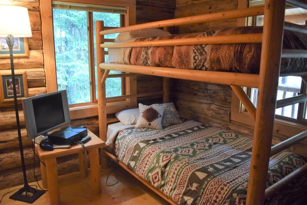 Cabin (Cascade Log Cabin) photo 1