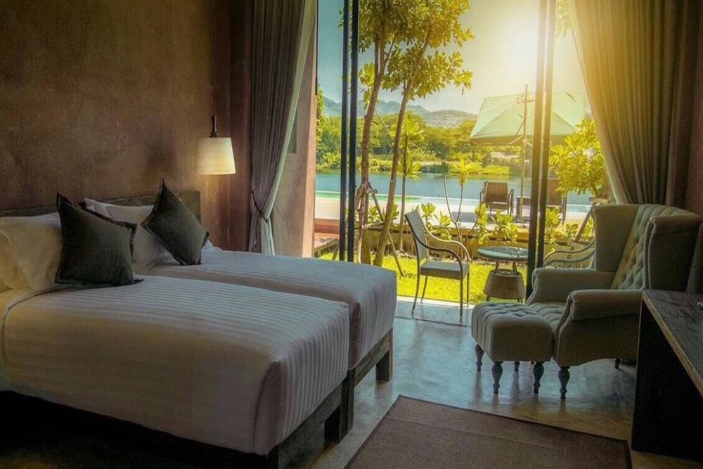 Deluxe River View Room photo 2