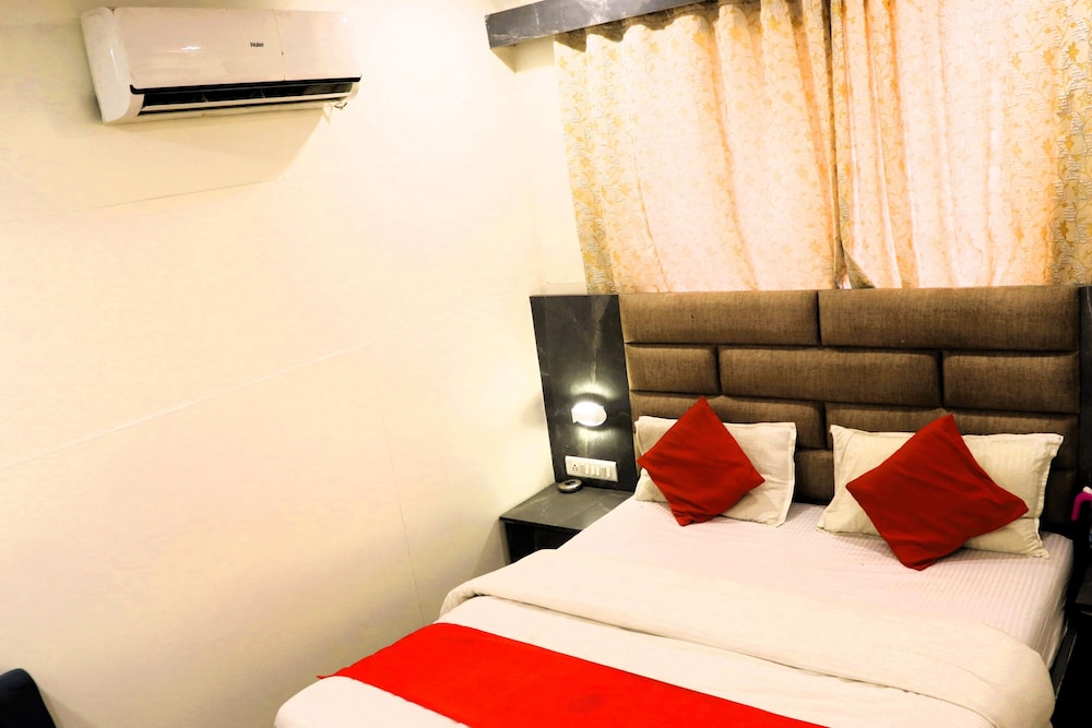 Deluxe Room - Photo 16