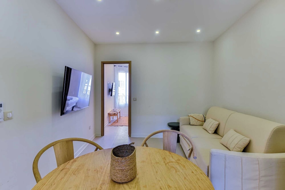 Apartment photo 1