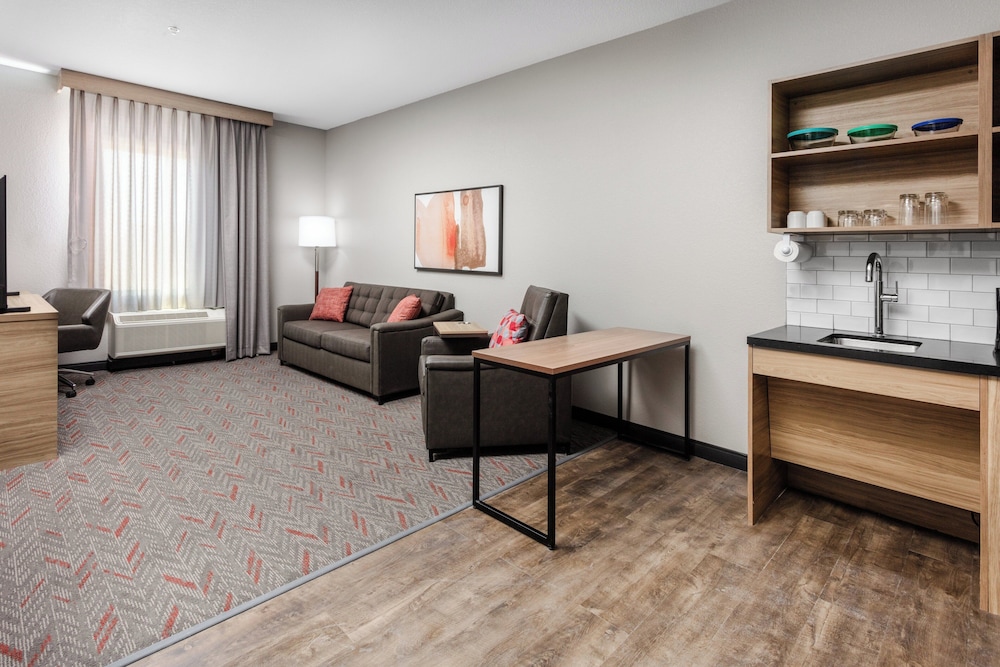 Room, 1 Bedroom, Roll-in Shower (Mobility Accessible) - Photo 2