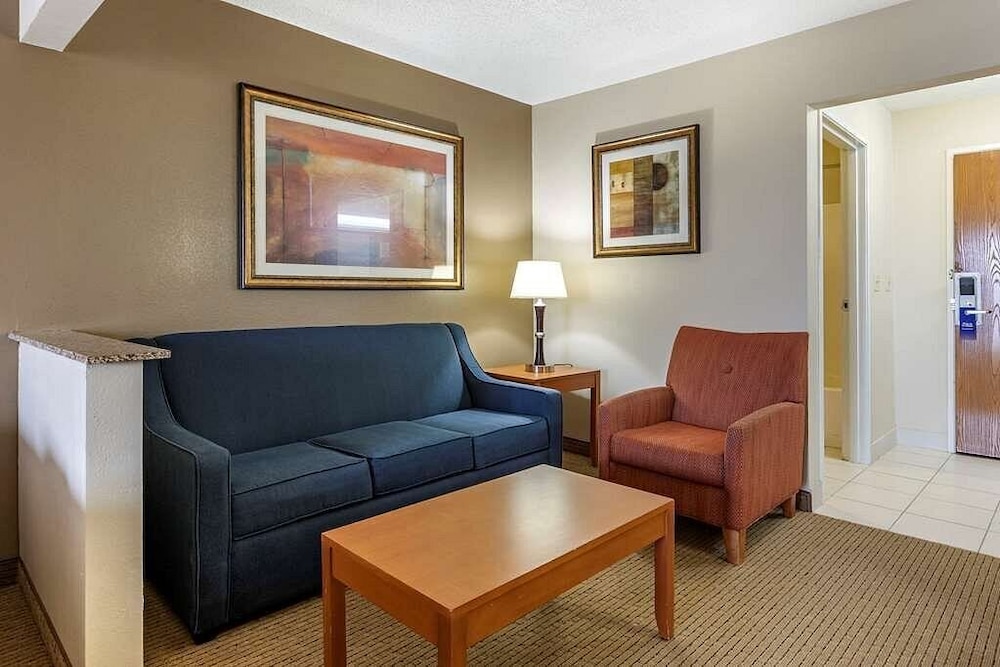 Suite, 2 Queen Beds, Non Smoking - Photo 2