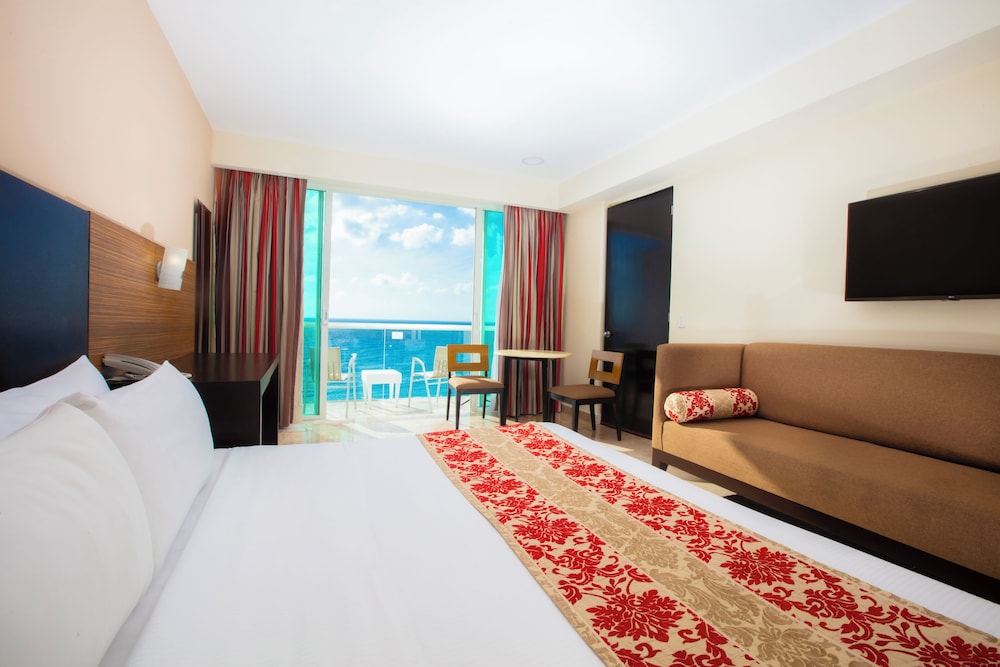 Krystal Club with Balcony Ocean View, King Bed - Photo 5