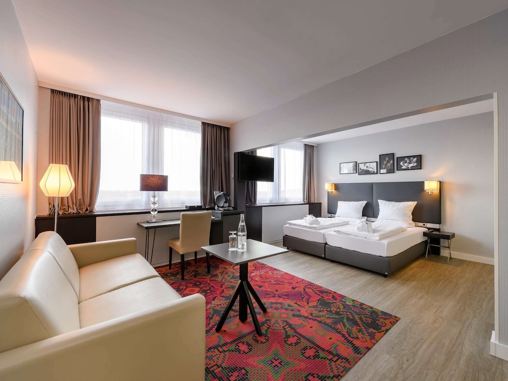 Junior Suite, 1 Double Bed (private bathroom with shower and tub) - Photo 1