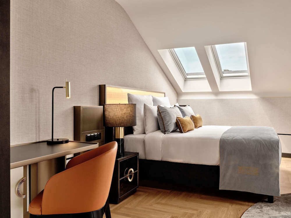 Junior Suite, 1 King Bed photo 3