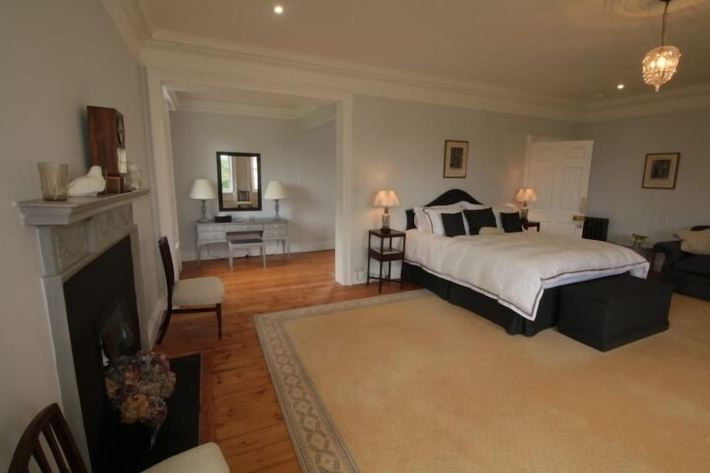 Honeymoon Suite