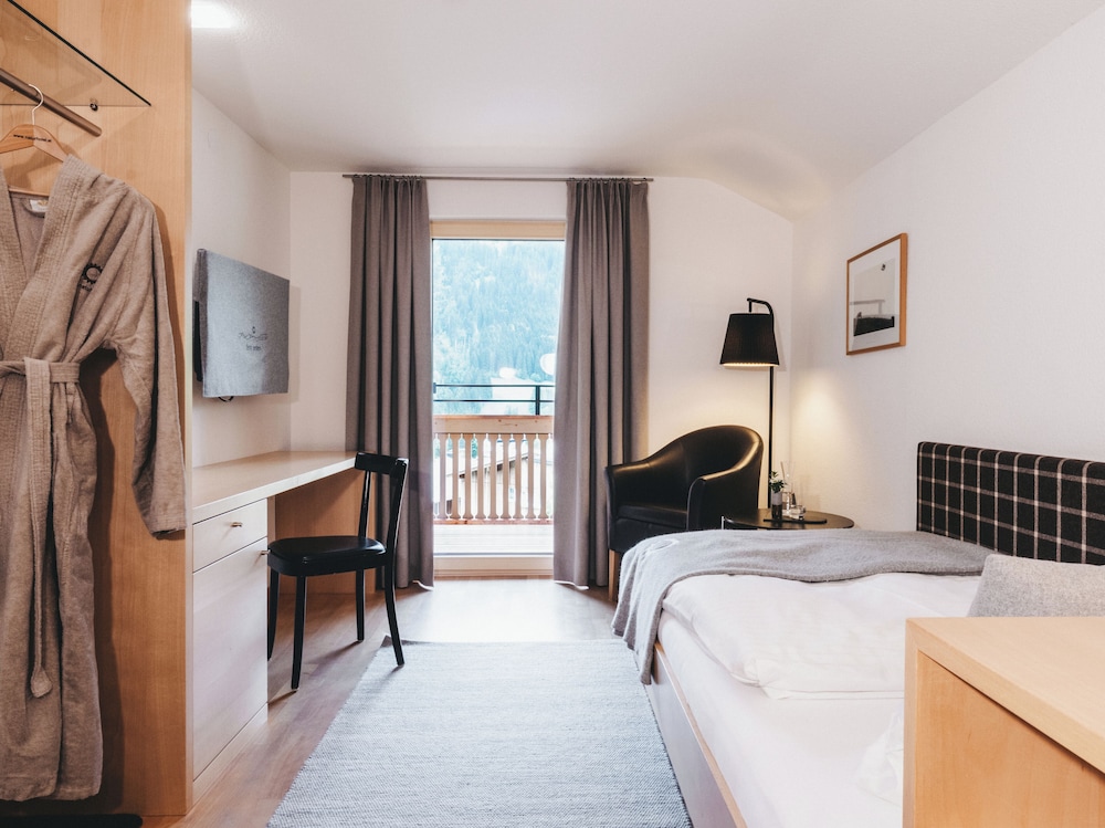 Single Room, Balcony, Mountain View