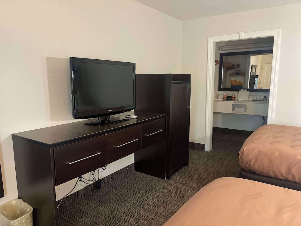 Standard Double Room, 2 Double Beds, Non Smoking - Photo 6