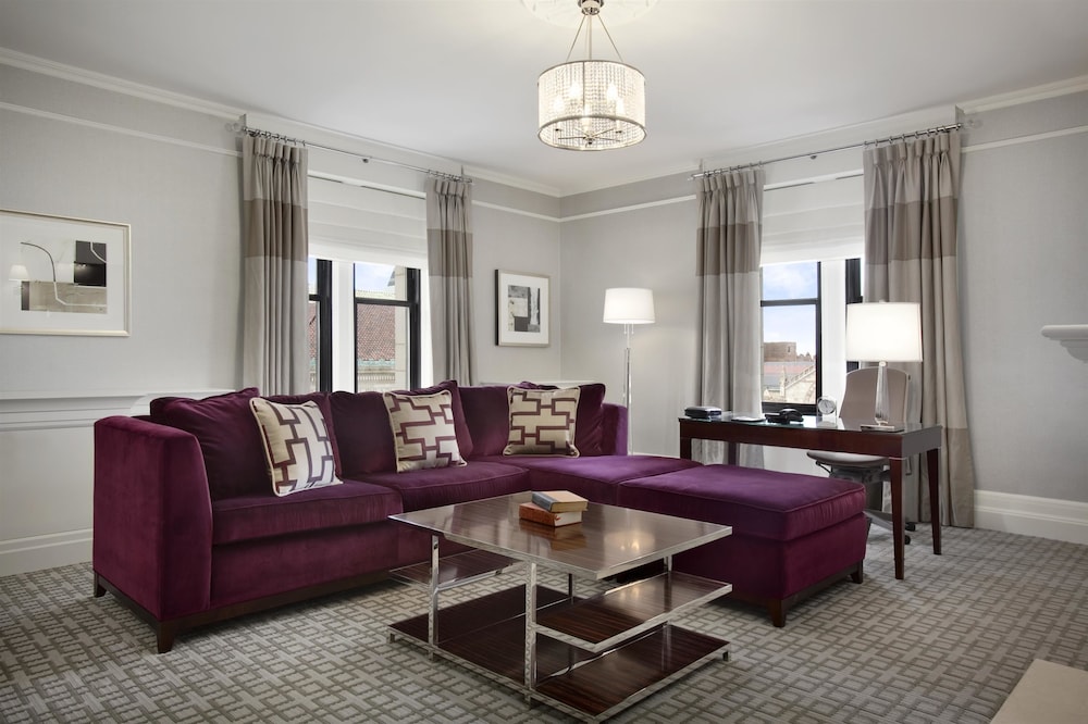 Suite, 1 King Bed (View of Boston Public Library) - Photo 3