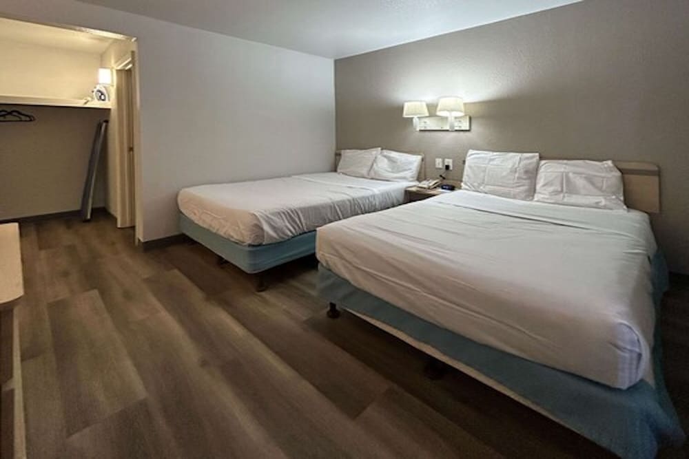 Standard Room, 2 Double Beds, Non Smoking photo 2
