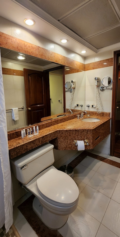 Junior Suite 2 Double Beds - Photo 8