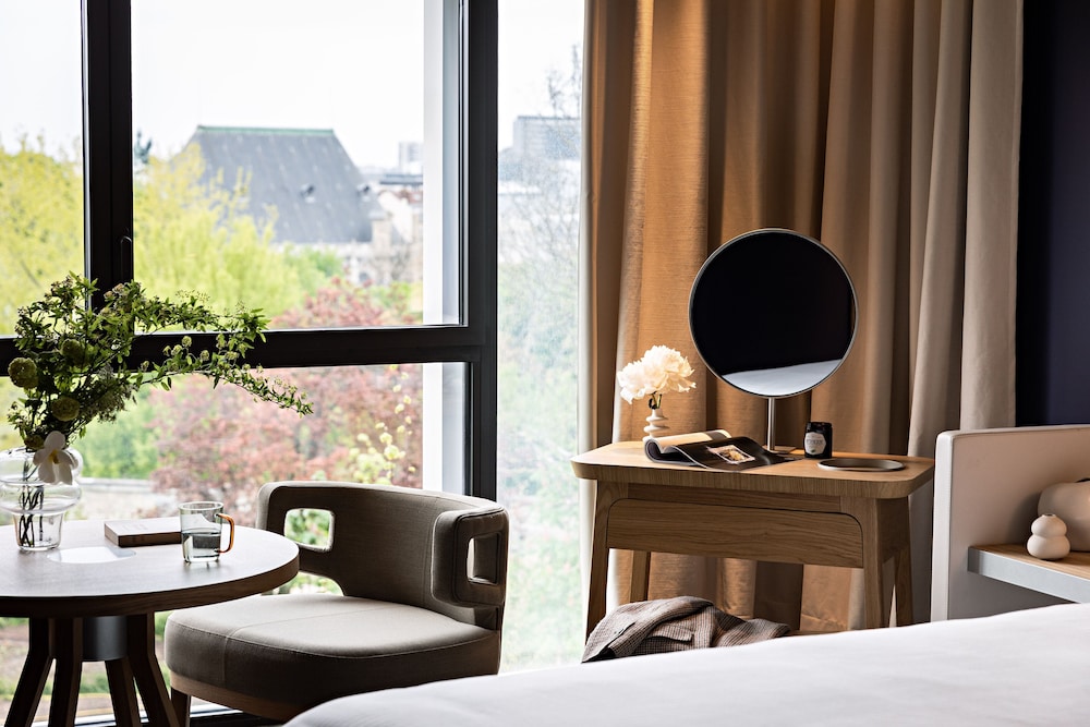 Deluxe Room, 1 King Bed, Balcony (Eiffel tower View) - Photo 4
